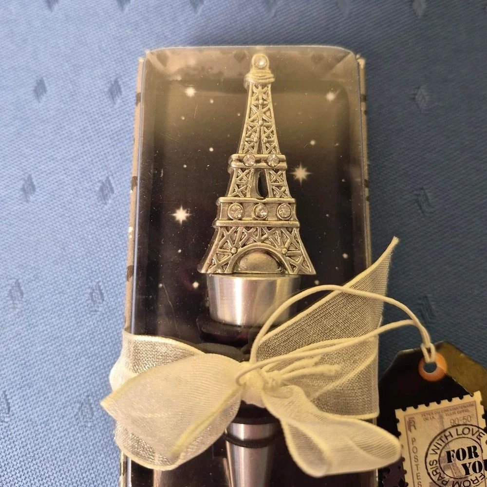 Eiffel Tower wine stopper in silver with gemstone 
